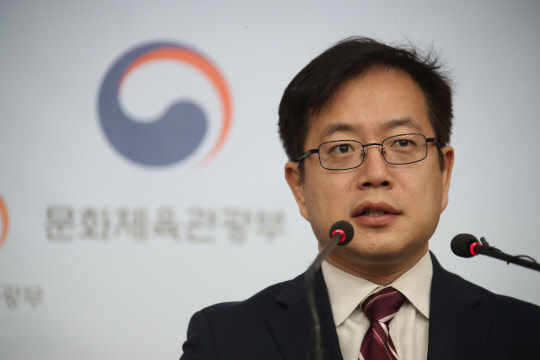 '팀킴' 감사결과 발표      (서울=연합뉴스) 김승두 기자 =  강정원 문화체육관광부 체육협력관이 21일 정부서울청사에서 경상북도, 대한체육회와 합동으로 실시한 '평창동계올림픽 여자컬링 국가대표선수 호소문 계기 특정감사' 결과를 발표하고 있다. 2019.2.21      kimsdoo@yna.co.kr  (끝)